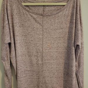 Athleta lightweight top.

MEDIUM

perfect condition